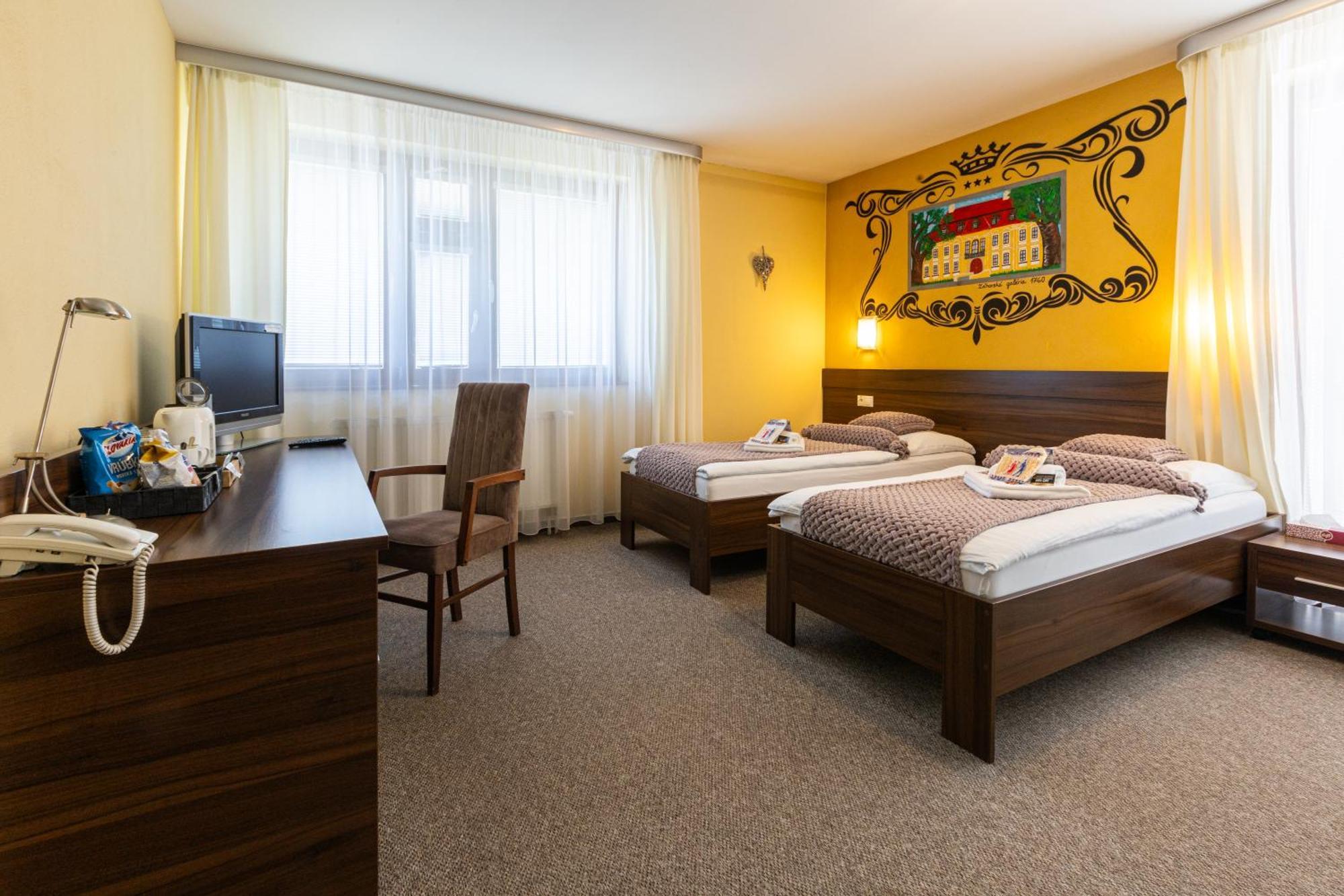 Grand Hotel Senica, Garni 外观 照片