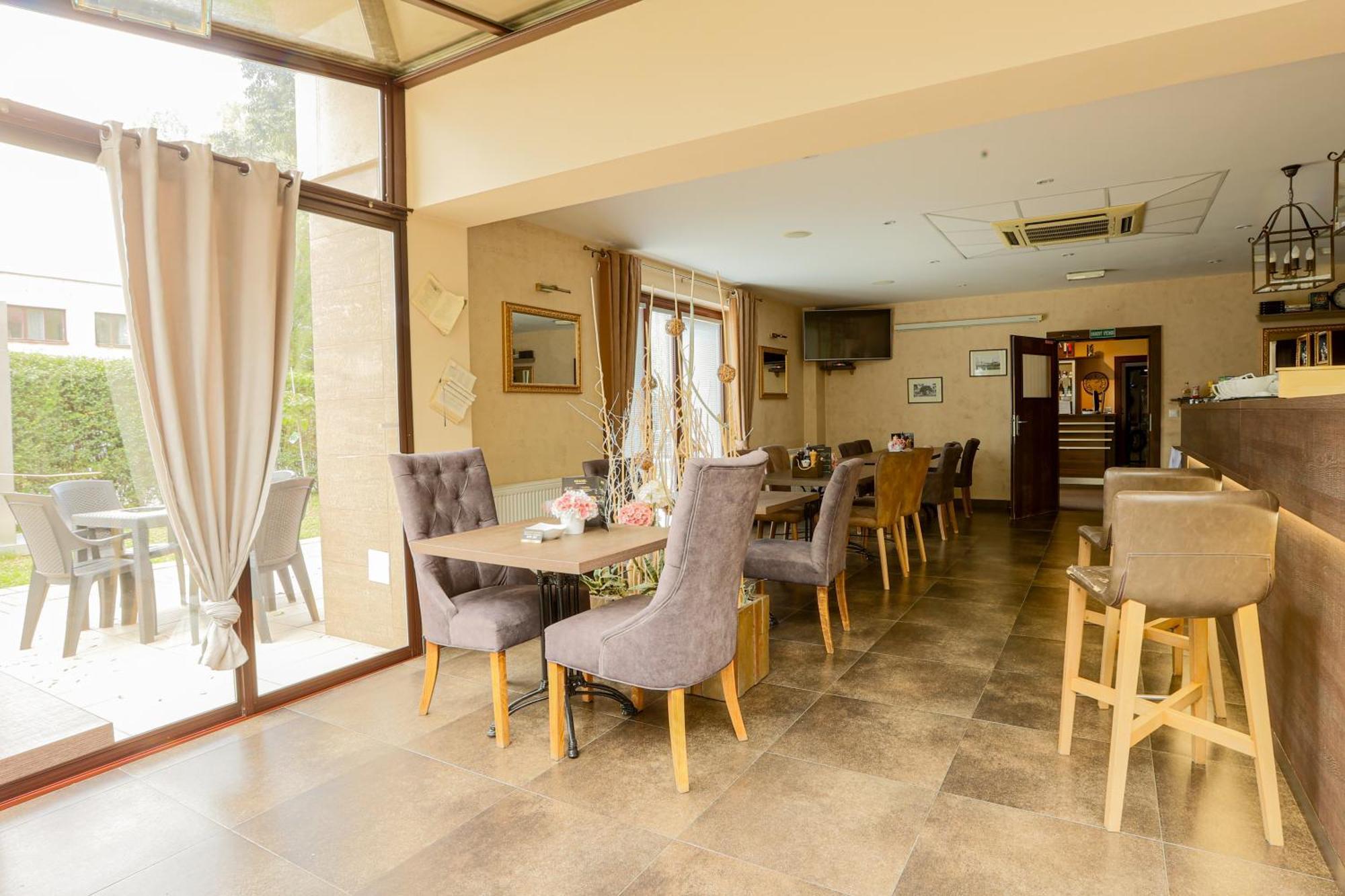 Grand Hotel Senica, Garni 外观 照片