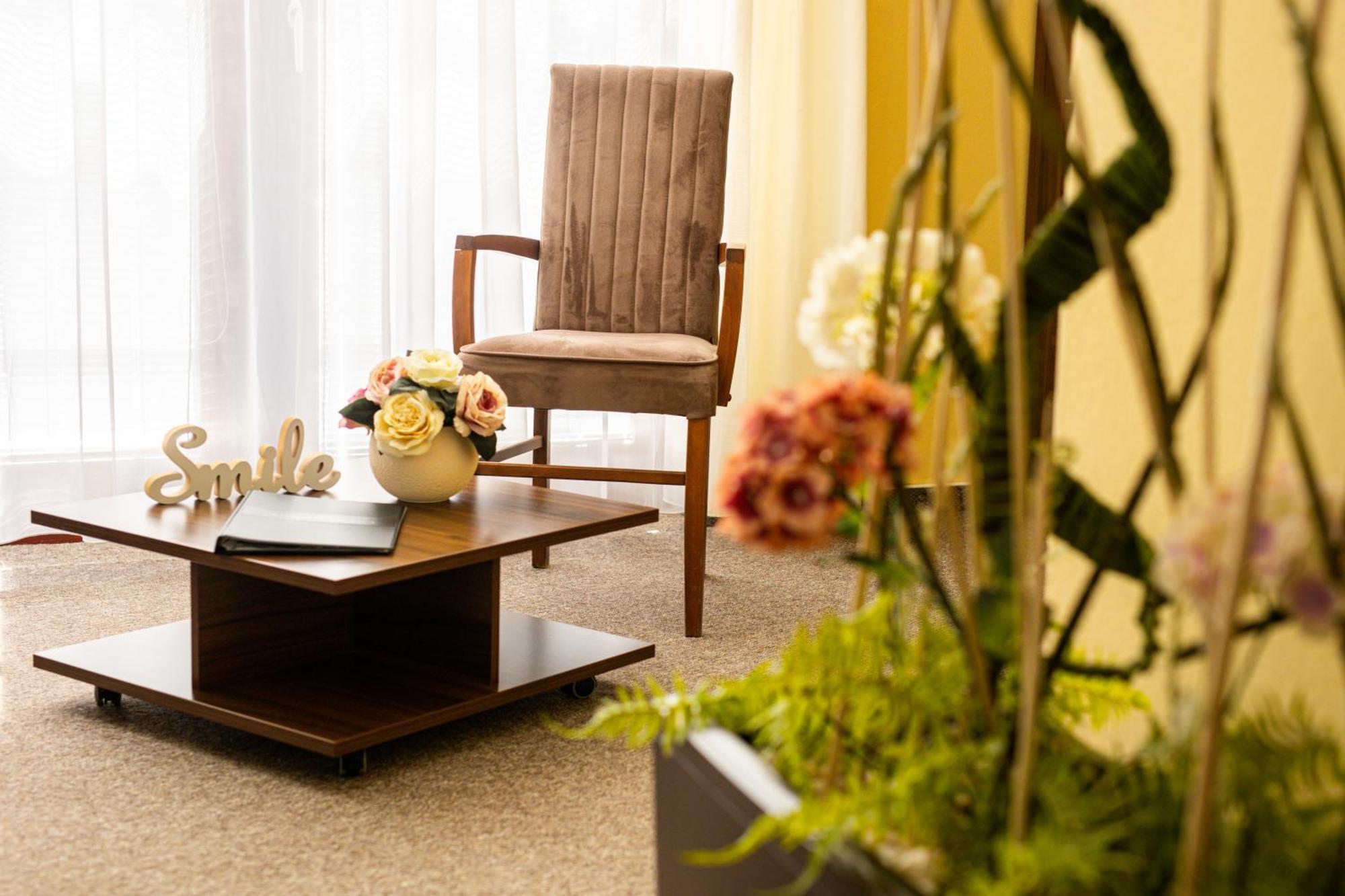 Grand Hotel Senica, Garni 外观 照片
