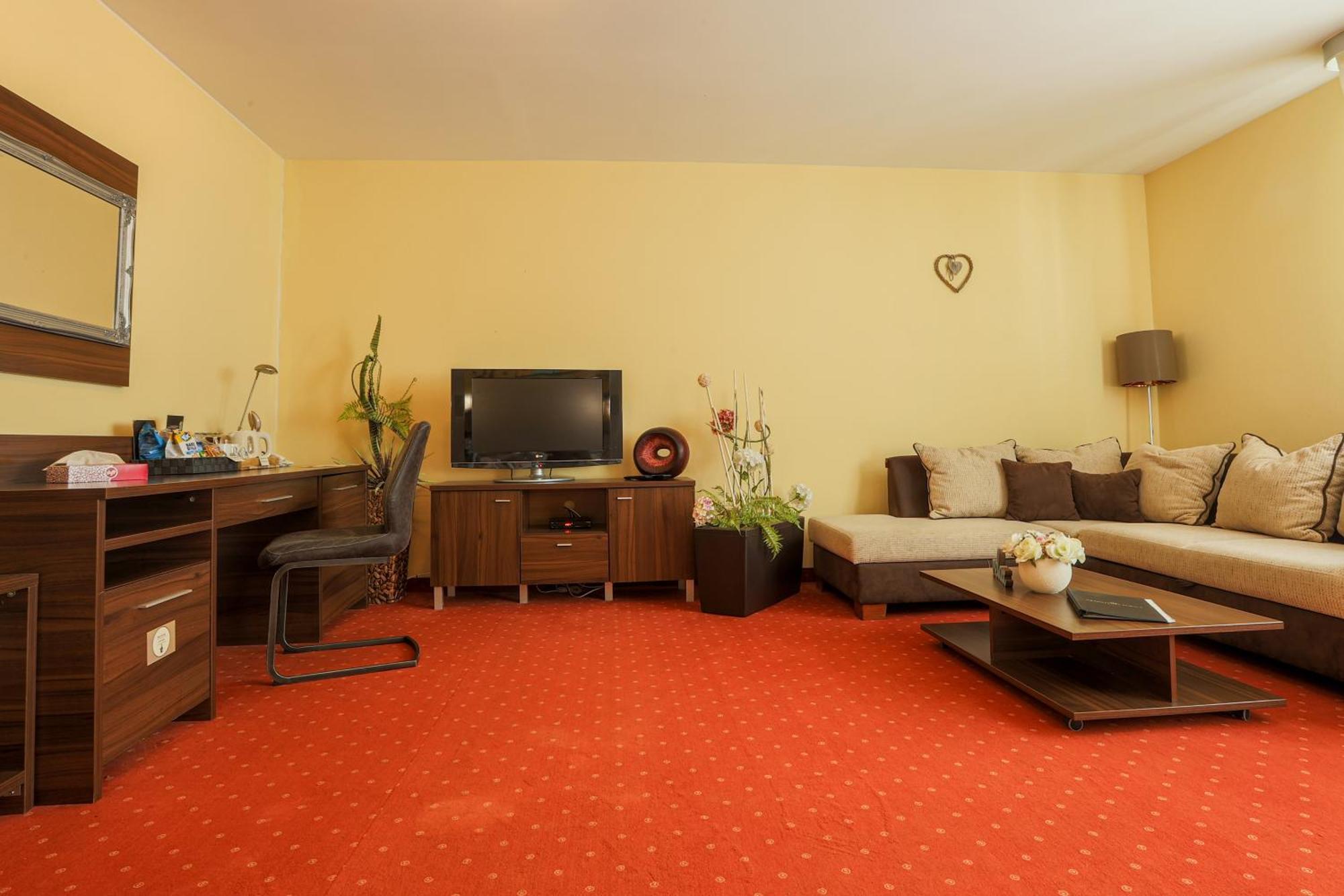 Grand Hotel Senica, Garni 外观 照片