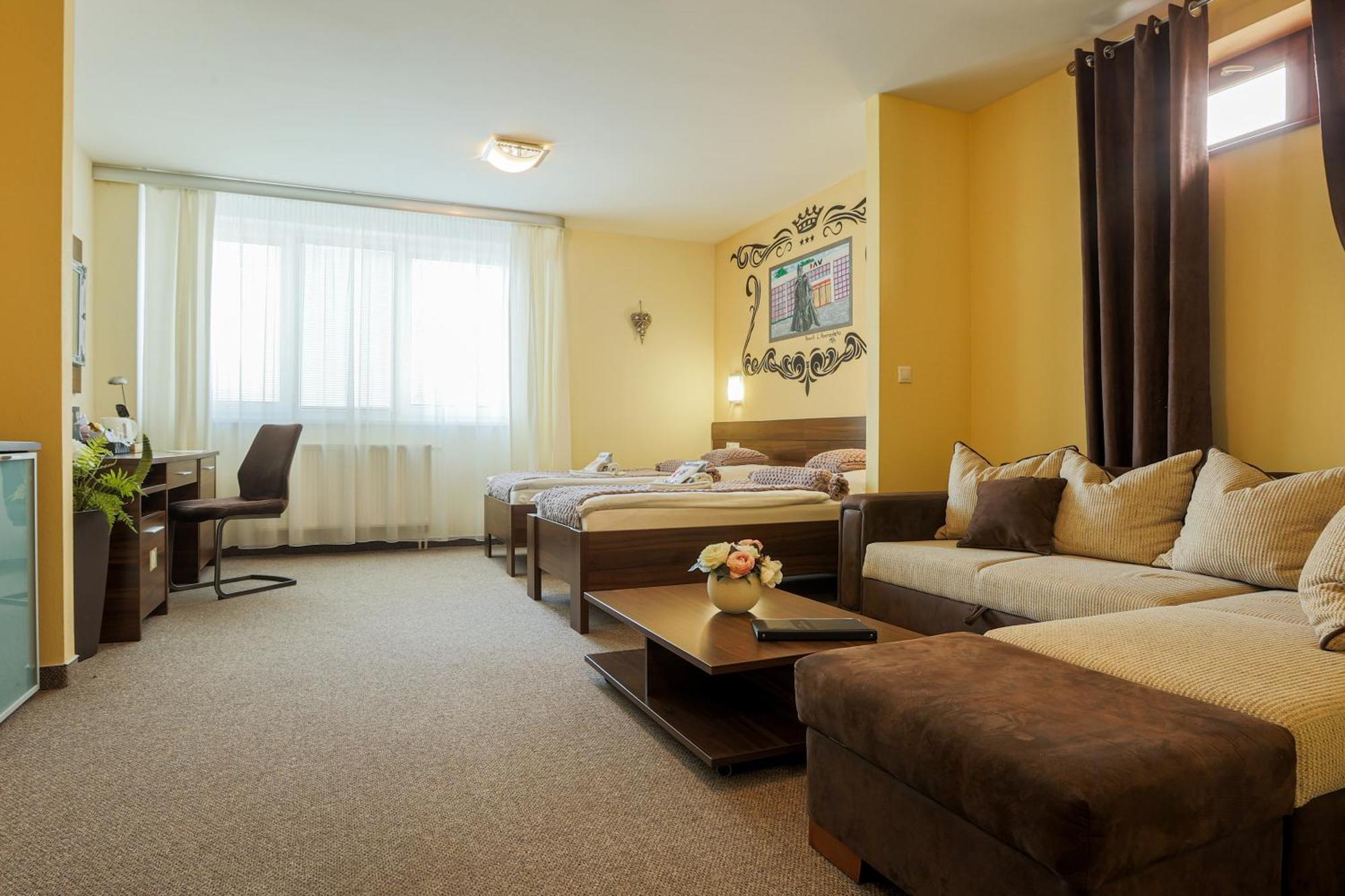Grand Hotel Senica, Garni 外观 照片