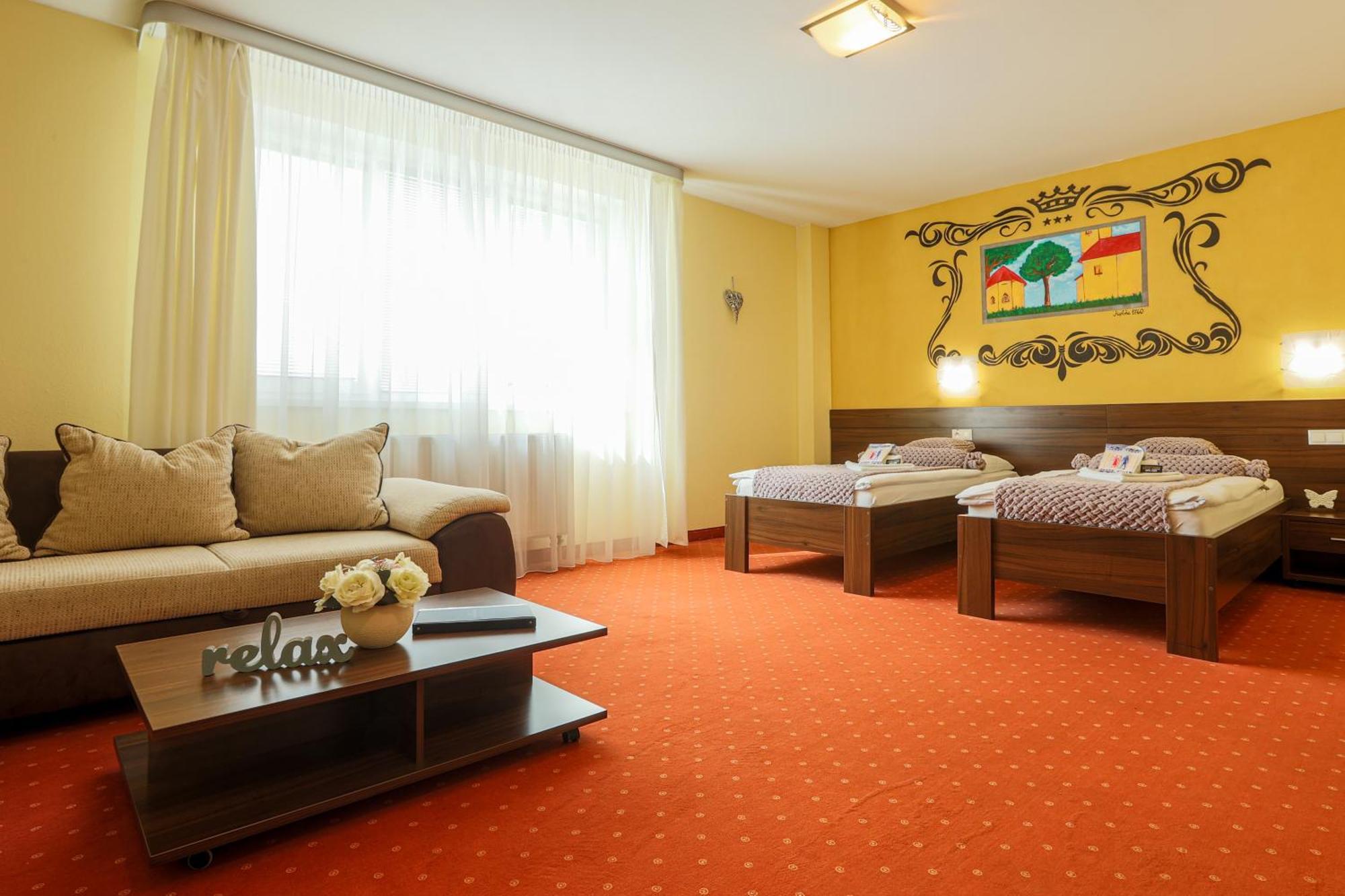 Grand Hotel Senica, Garni 外观 照片