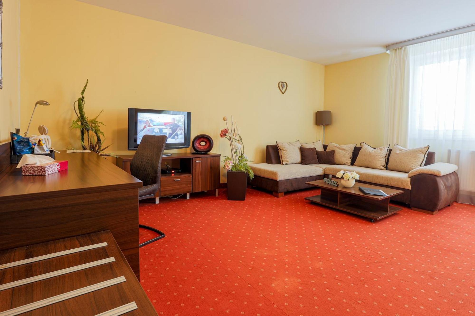 Grand Hotel Senica, Garni 外观 照片