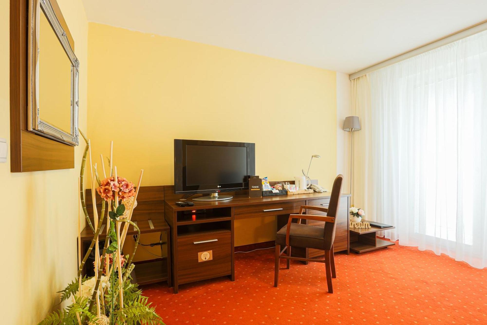 Grand Hotel Senica, Garni 外观 照片