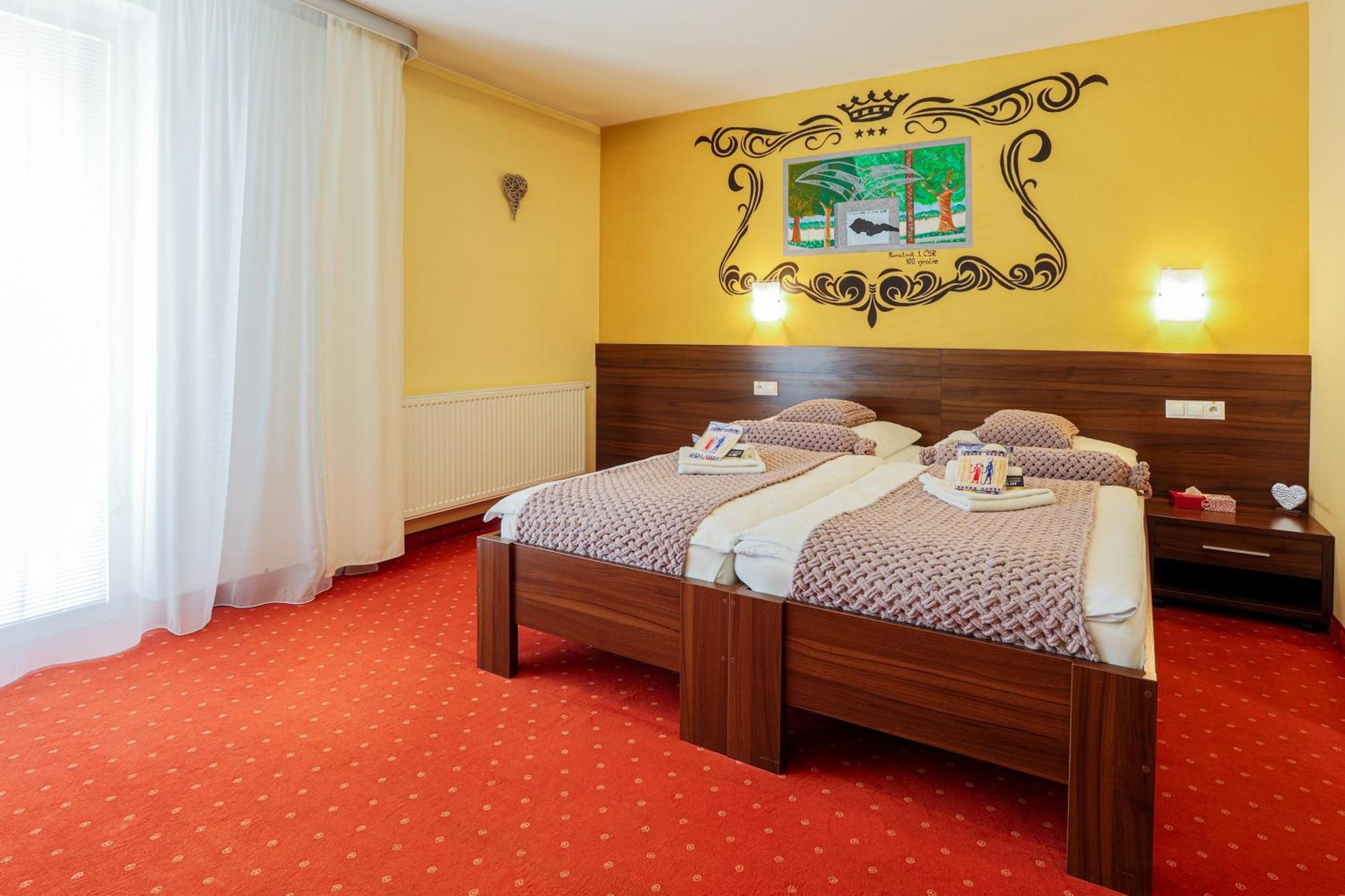 Grand Hotel Senica, Garni 外观 照片