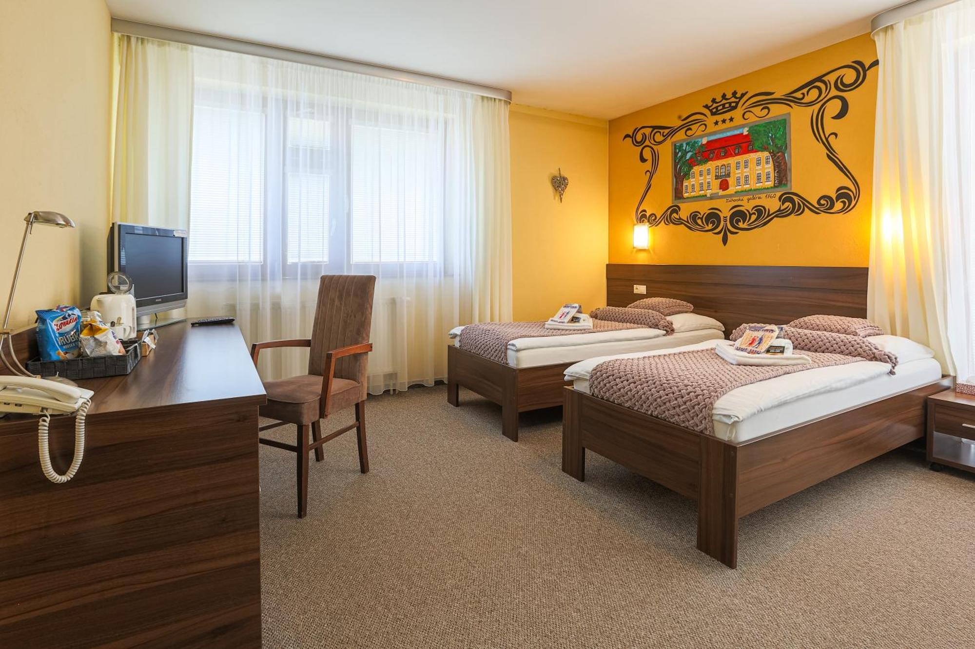 Grand Hotel Senica, Garni 外观 照片